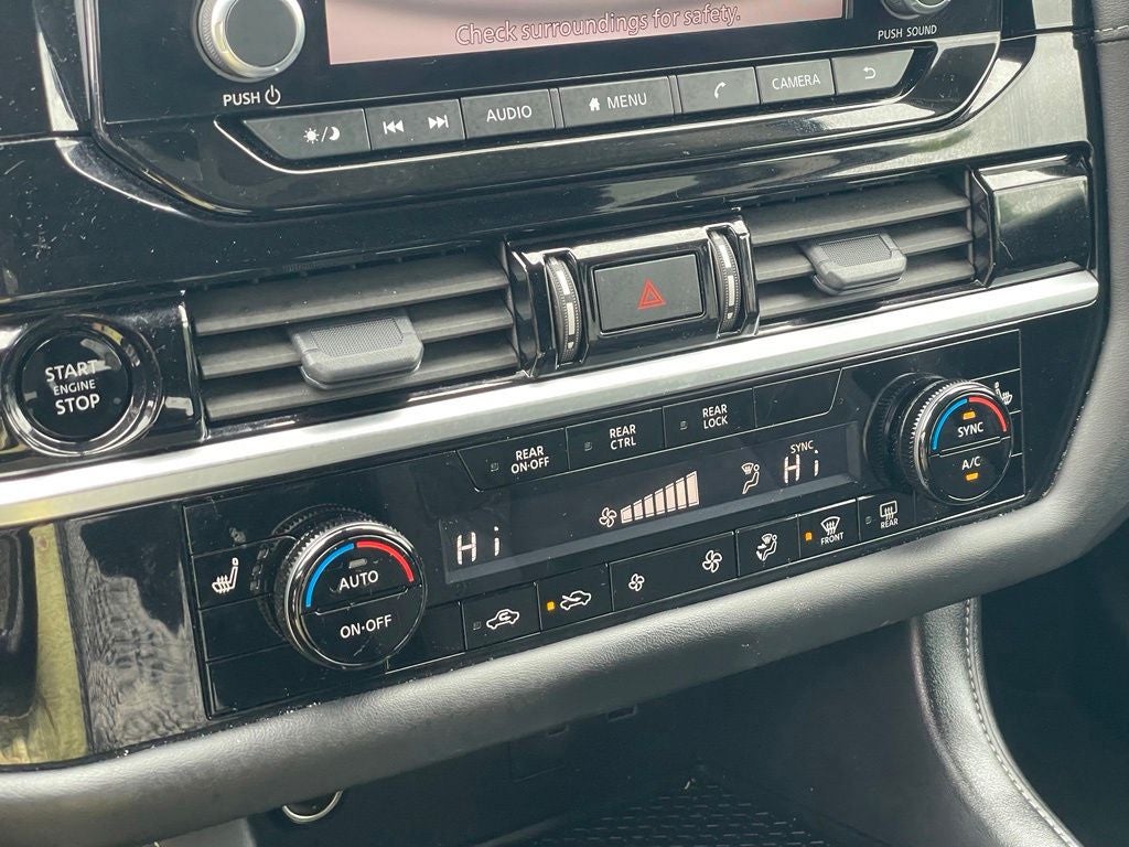 2025 Nissan Pathfinder SV