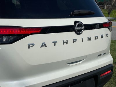 2023 Nissan Pathfinder SV Premium w/Captain Chairs & Crossbars