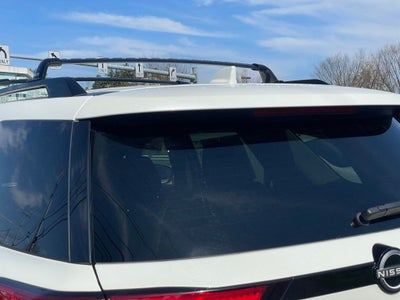 2023 Nissan Pathfinder SV Premium w/Captain Chairs & Crossbars