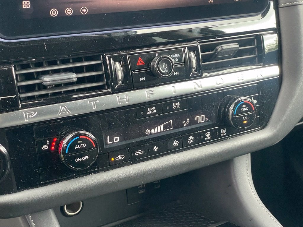 2026 Nissan Pathfinder SV