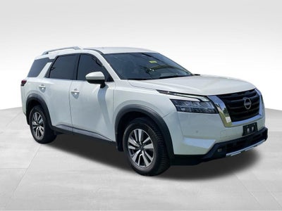 2022 Nissan Pathfinder SL