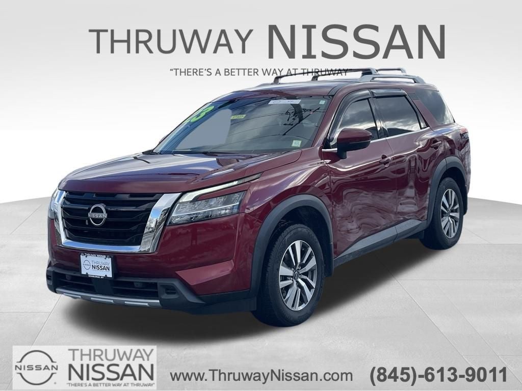 2023 Nissan Pathfinder SL w/Navi & Cross Bars