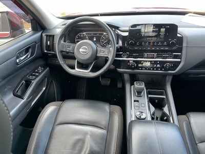 2023 Nissan Pathfinder SL w/Navi & Cross Bars