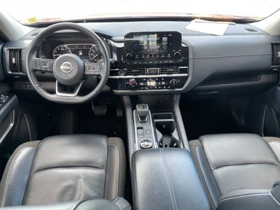 2023 Nissan Pathfinder SL w/Navi & Cross Bars
