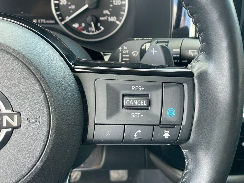 2023 Nissan Pathfinder SL w/Navi & Cross Bars