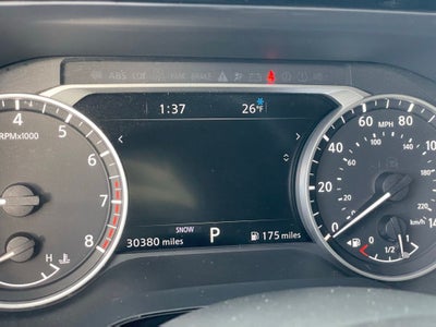 2023 Nissan Pathfinder SL w/Navi & Cross Bars