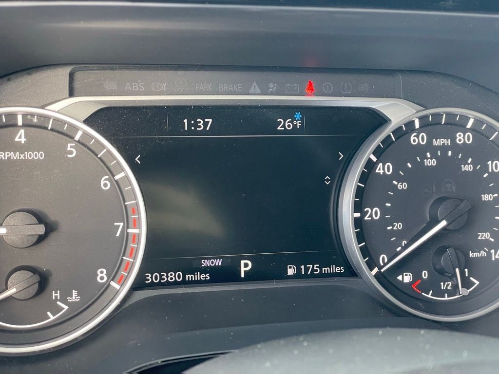 2023 Nissan Pathfinder SL w/Navi & Cross Bars