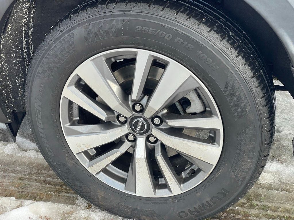 2023 Nissan Pathfinder SL w/Navi & Cross Bars