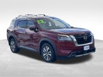 2023 Nissan Pathfinder SL w/Navi & Cross Bars
