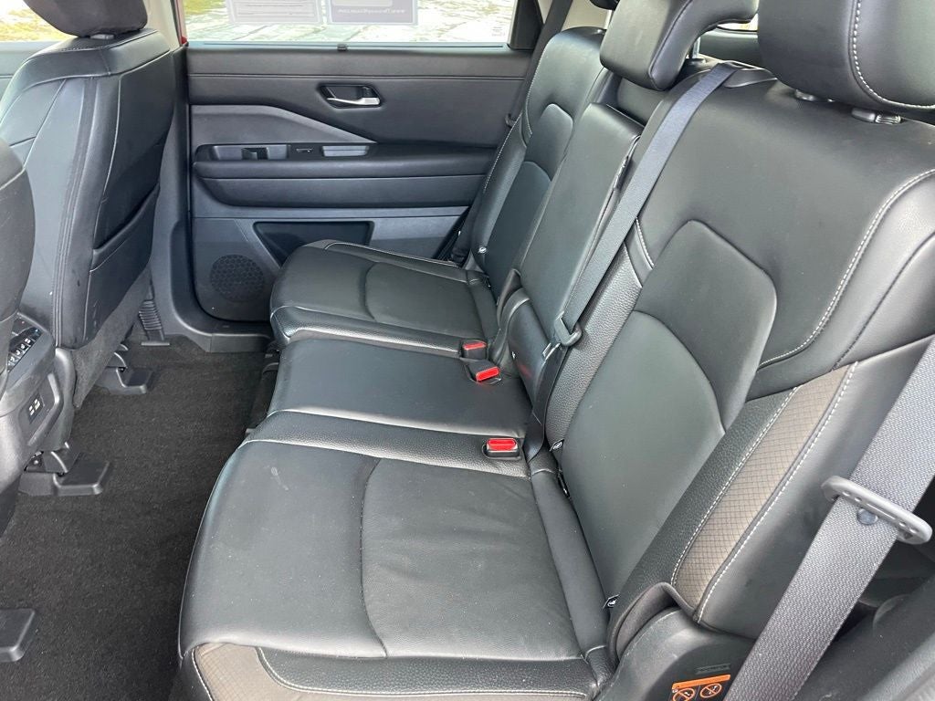 2023 Nissan Pathfinder SL w/Navi & Cross Bars