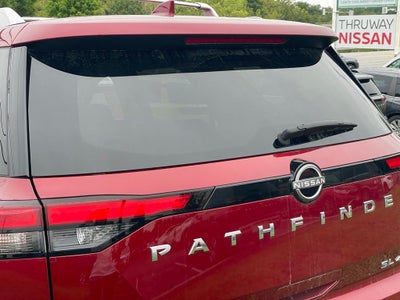 2022 Nissan Pathfinder SL