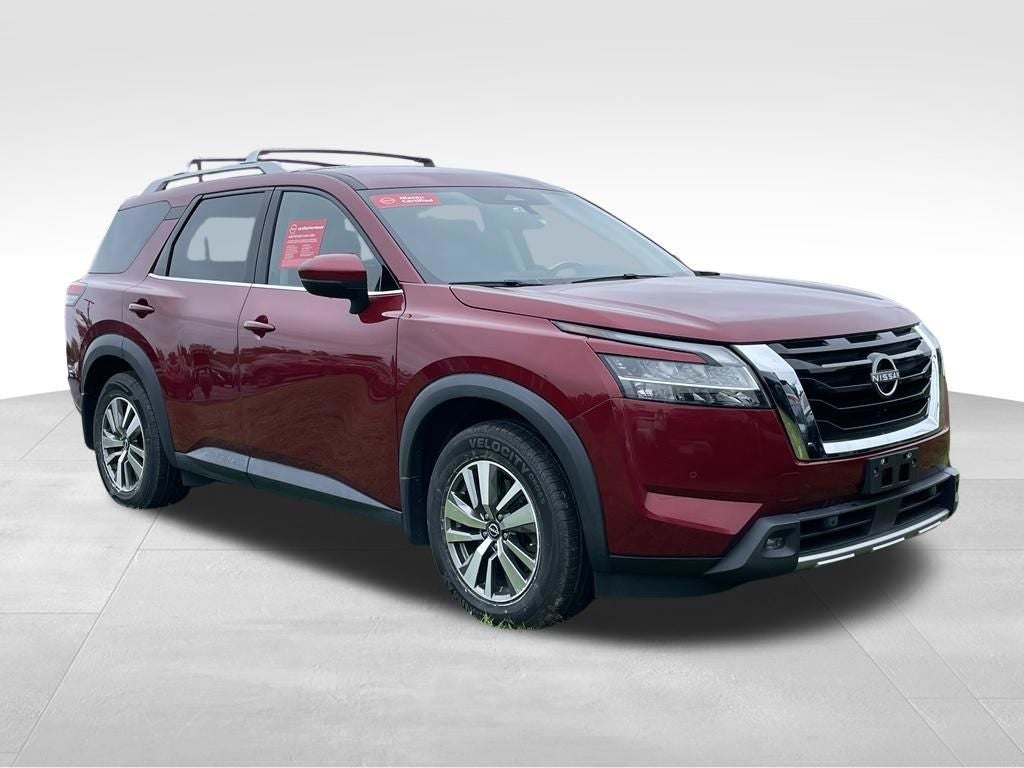 2022 Nissan Pathfinder SL