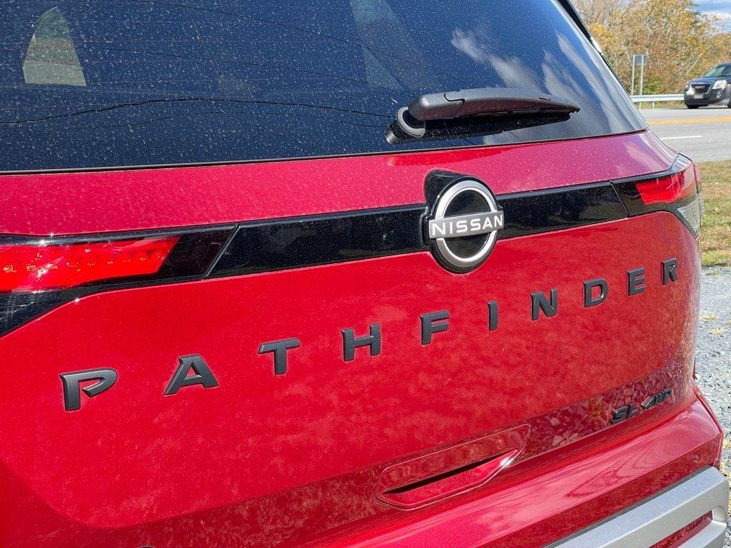 2022 Nissan Pathfinder SL