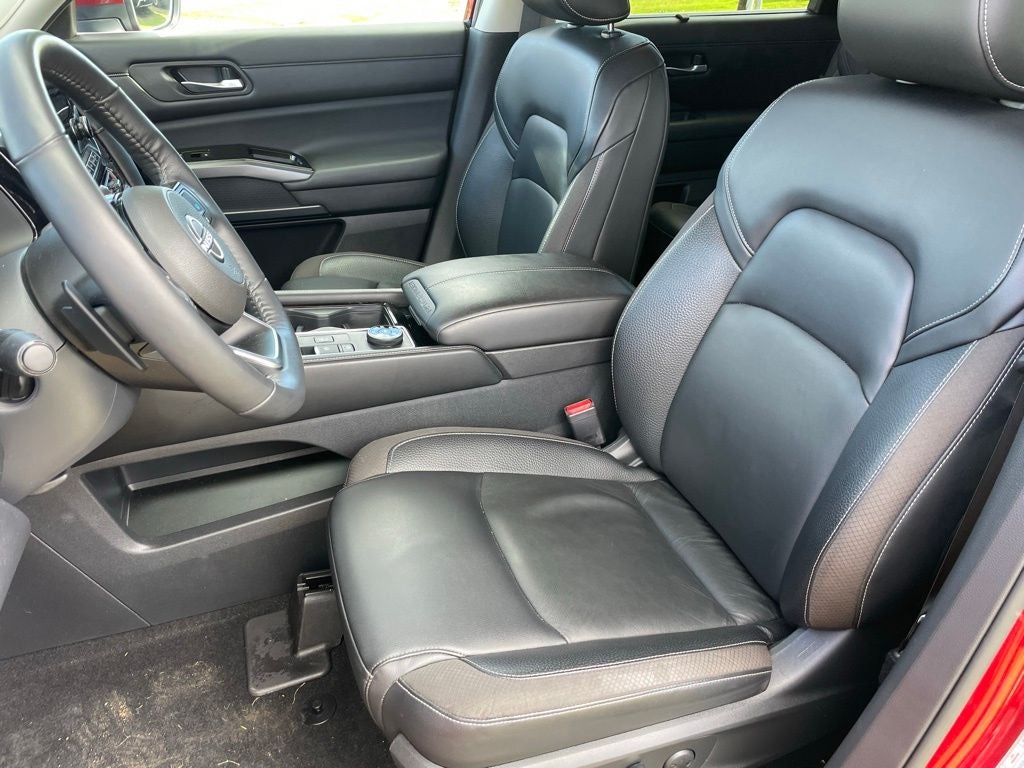 2022 Nissan Pathfinder SL