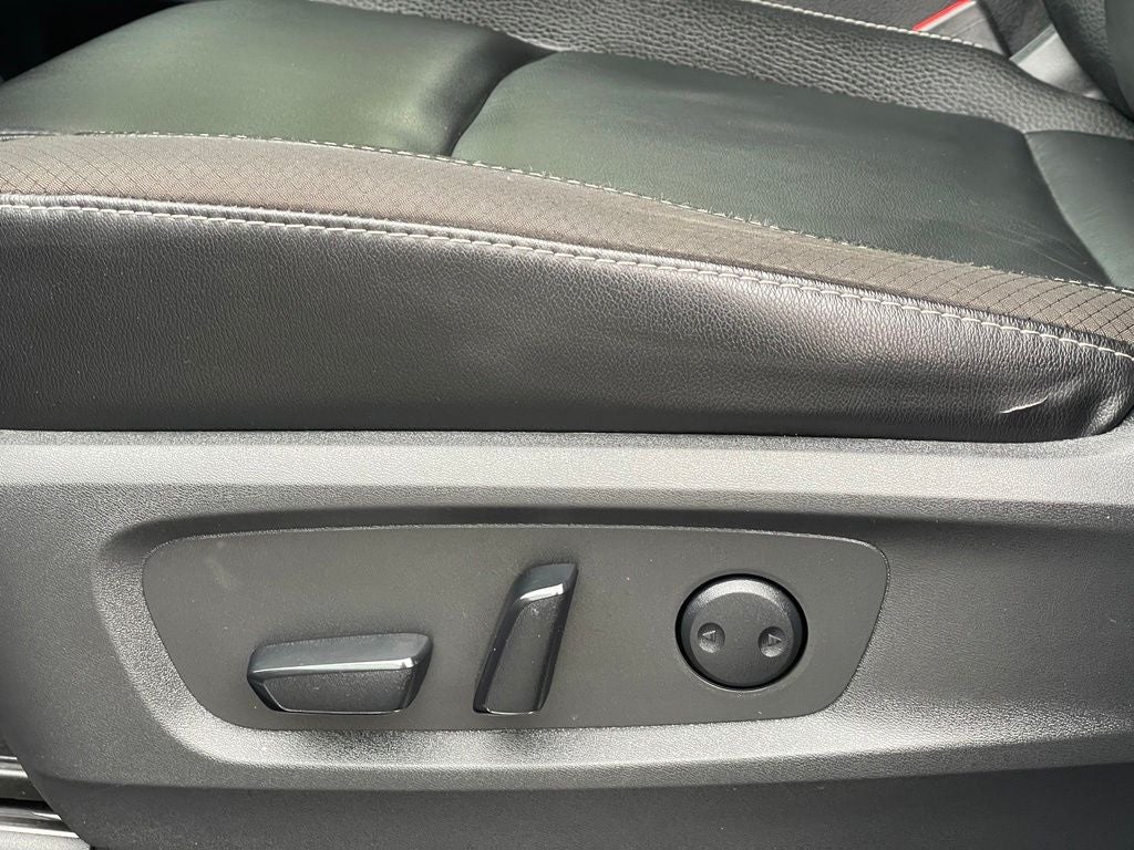 2023 Nissan Pathfinder SL Premium