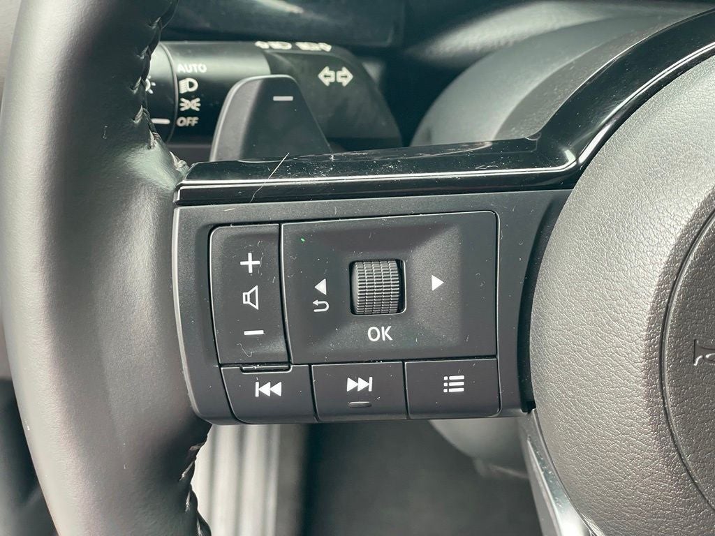 2023 Nissan Pathfinder SL Premium