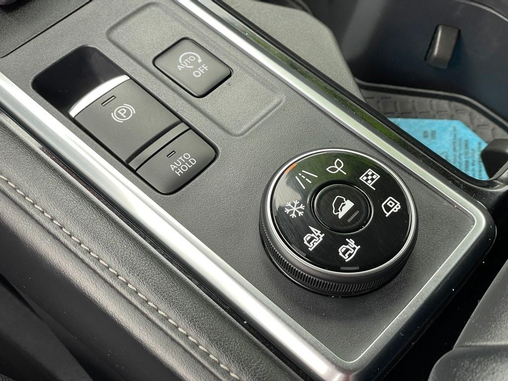 2023 Nissan Pathfinder SL Premium