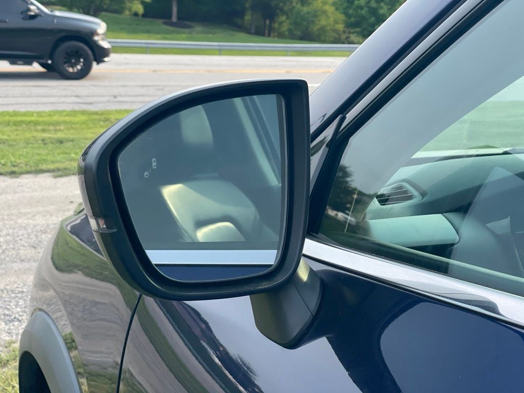 2023 Nissan Pathfinder SL Premium