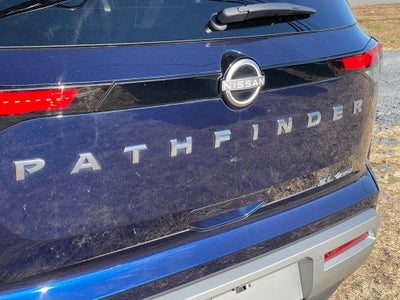 2023 Nissan Pathfinder SL Premium