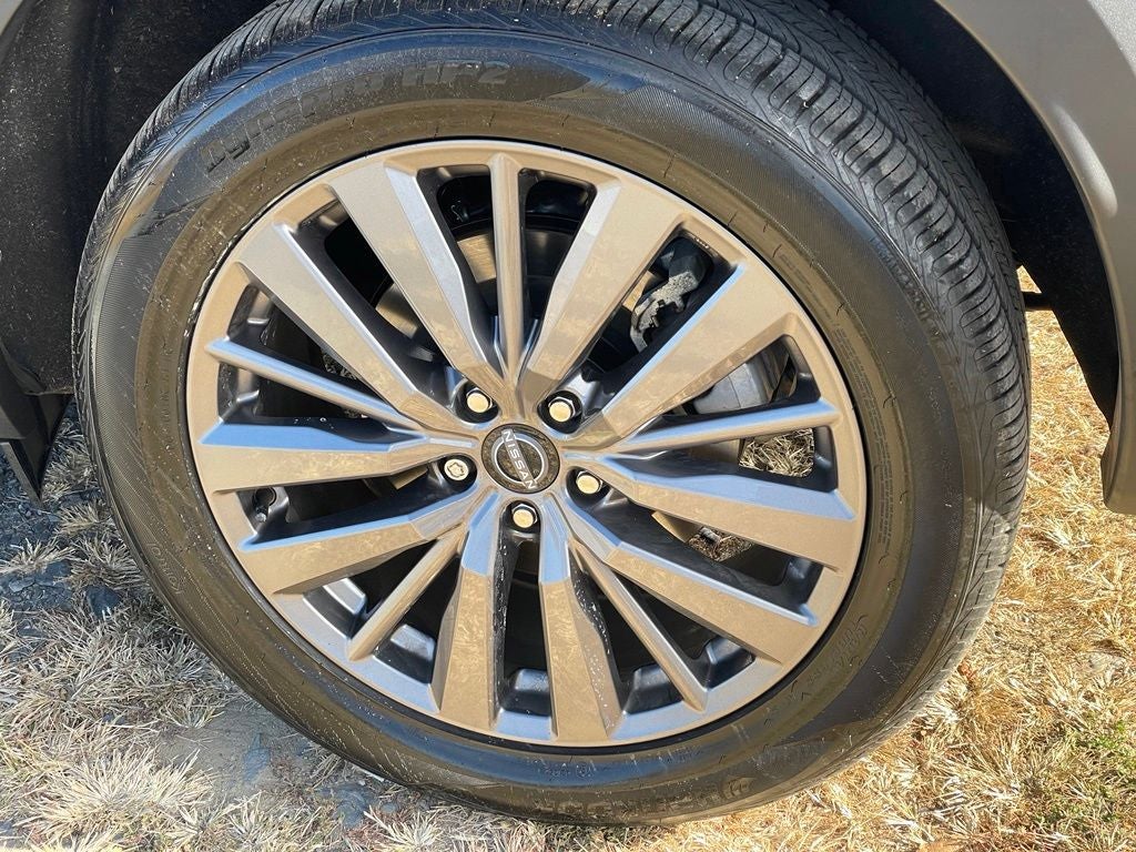 2023 Nissan Pathfinder SL Premium
