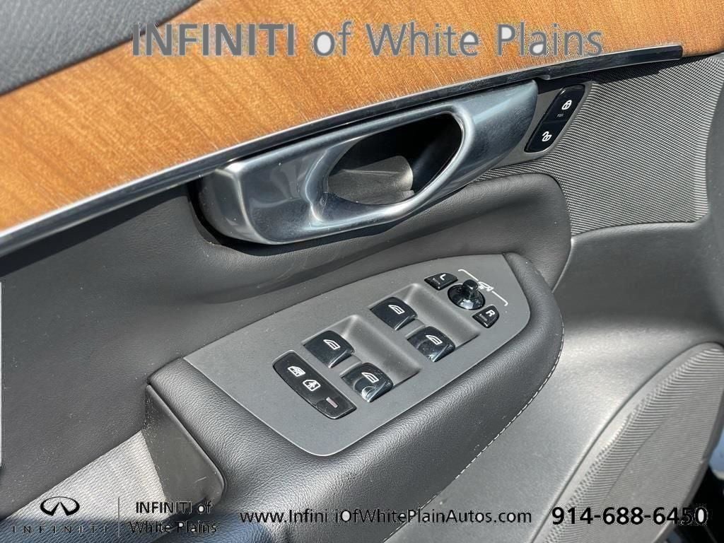 2023 Volvo XC90 B6 Plus 7-Seater w/Heated Leather, Navi, Moonroof, AWD,