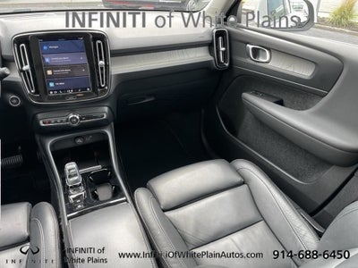 2023 Volvo XC40 B5 Plus Bright Theme