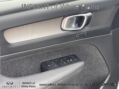 2023 Volvo XC40 B5 Plus Bright Theme