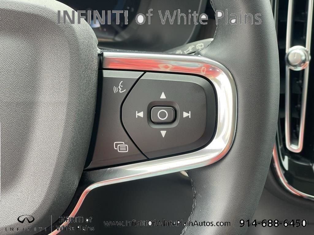 2023 Volvo XC40 B5 Plus Bright Theme