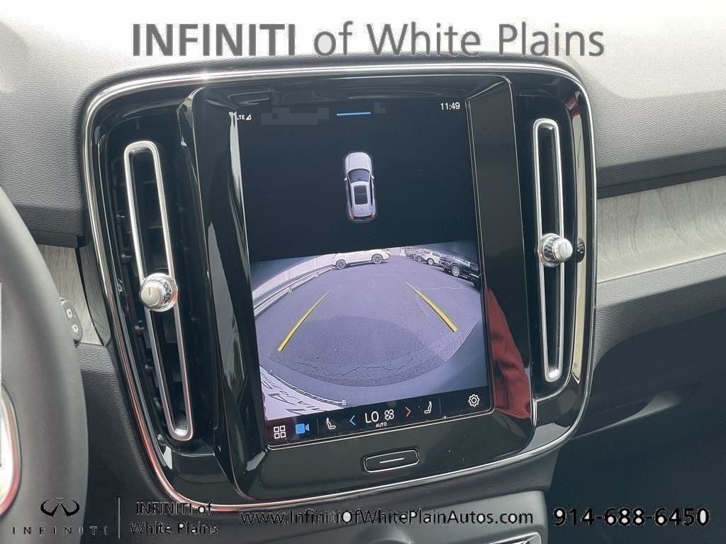 2023 Volvo XC40 B5 Plus Bright Theme