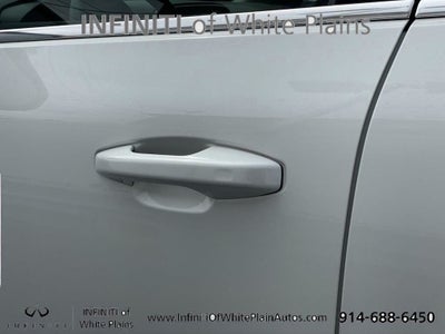 2023 Volvo XC40 B5 Plus Bright Theme