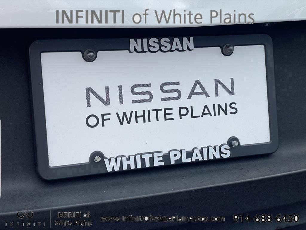 2023 Volvo XC40 B5 Plus Bright Theme