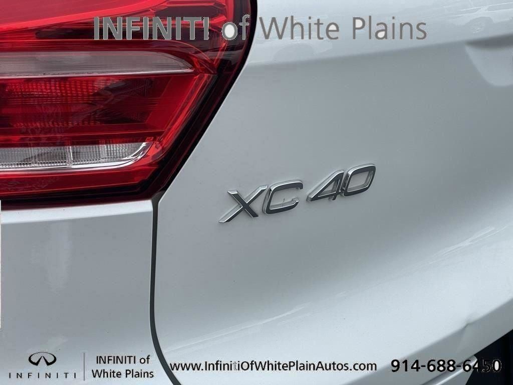 2023 Volvo XC40 B5 Plus Bright Theme