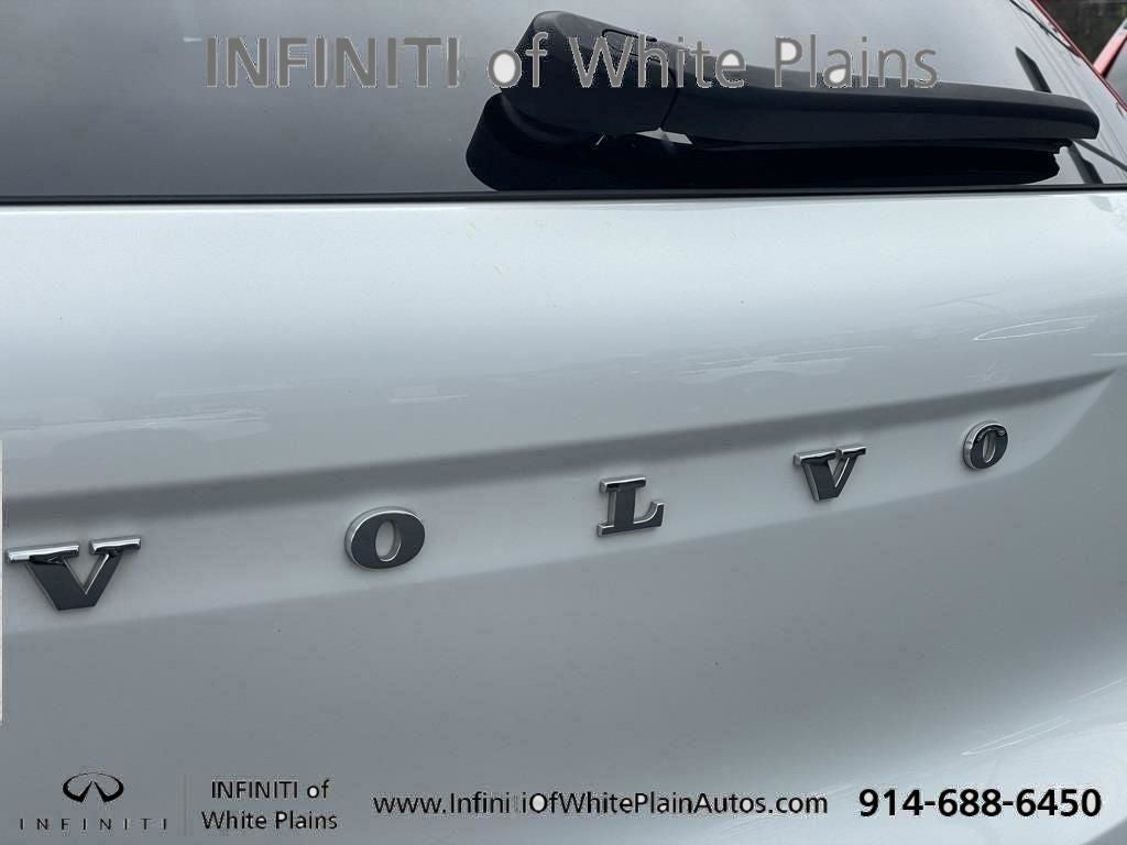 2023 Volvo XC40 B5 Plus Bright Theme