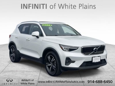 2023 Volvo XC40 B5 Plus Bright Theme