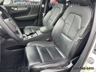 2023 Volvo XC40 B5 Plus Bright Theme