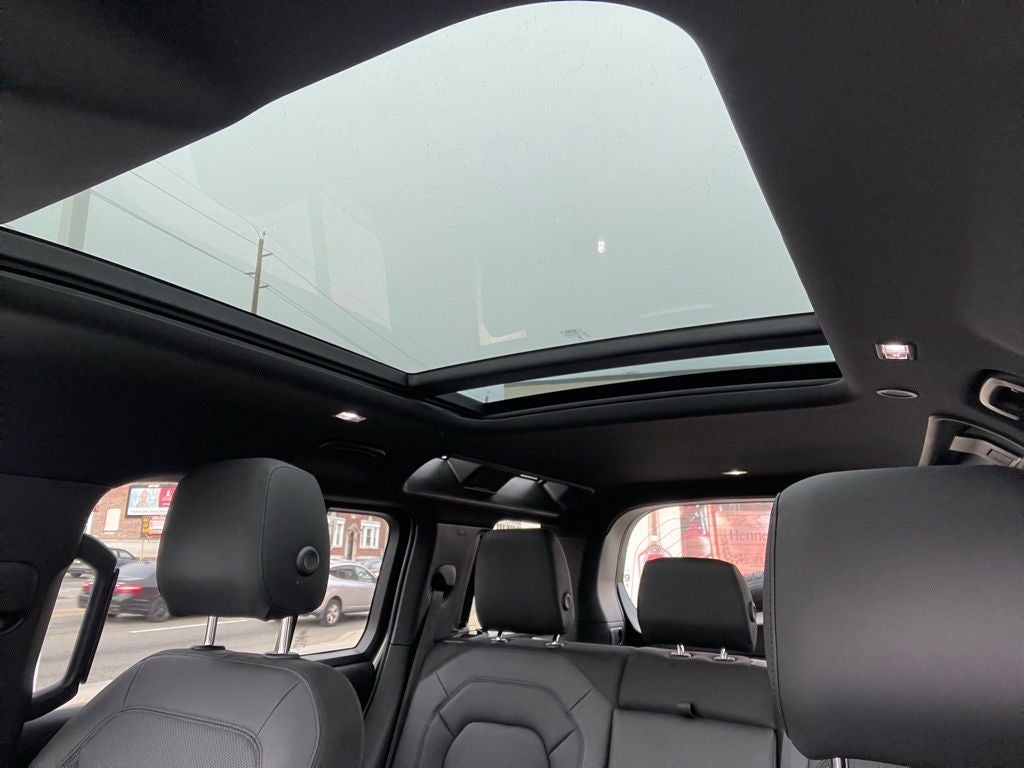 2025 Land Rover Defender 110 S