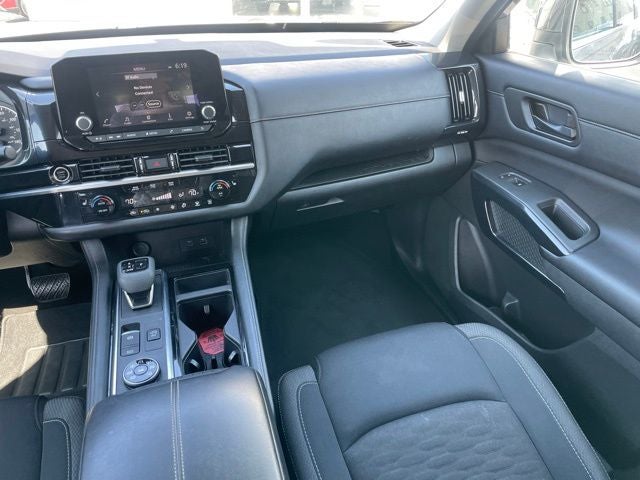 2023 Nissan Pathfinder SV