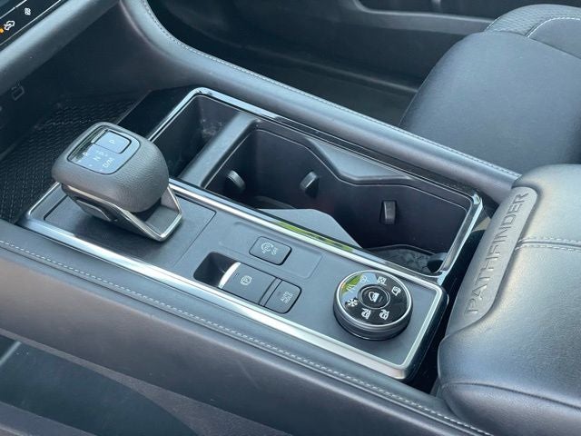 2023 Nissan Pathfinder SV