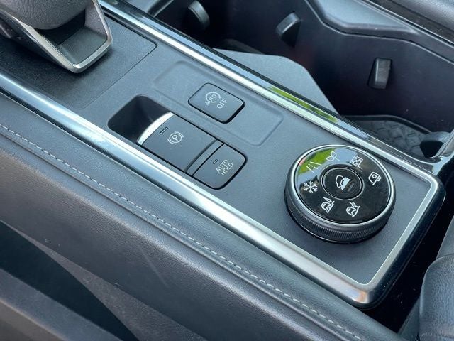 2023 Nissan Pathfinder SV