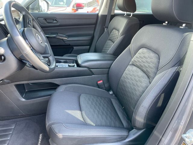 2023 Nissan Pathfinder SV