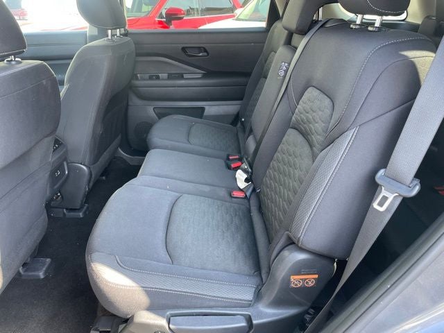 2023 Nissan Pathfinder SV