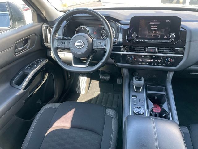 2023 Nissan Pathfinder SV