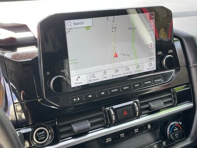 2023 Nissan Pathfinder SL w/Cross Bars