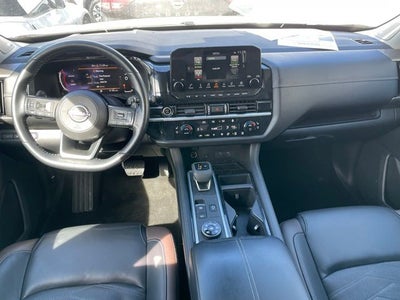 2023 Nissan Pathfinder Platinum