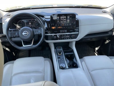 2023 Nissan Pathfinder SL