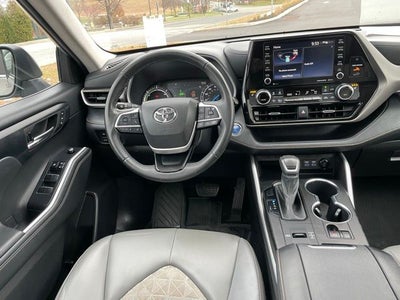 2022 Toyota Highlander Hybrid Bronze Edition