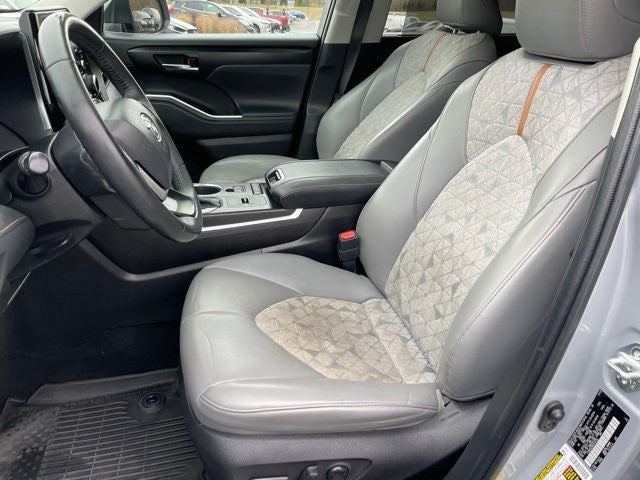 2022 Toyota Highlander Hybrid Bronze Edition