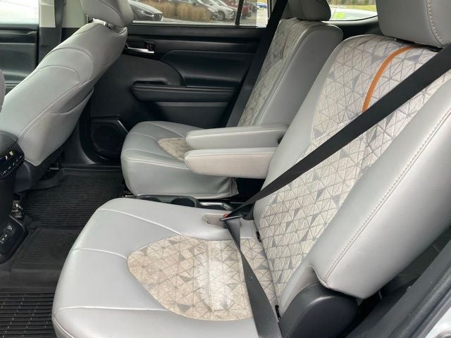 2022 Toyota Highlander Hybrid Bronze Edition