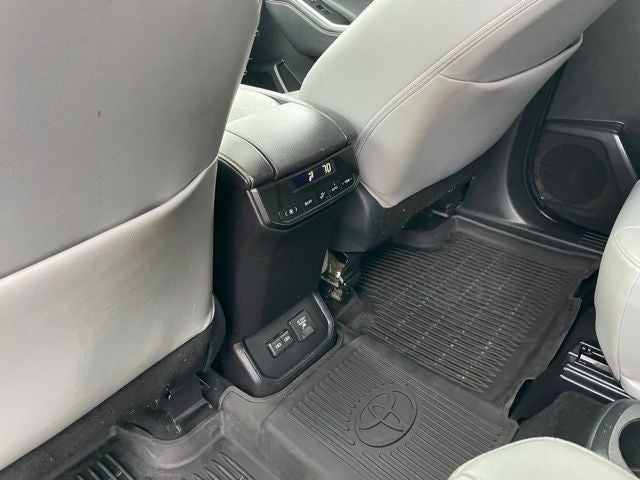 2022 Toyota Highlander Hybrid Bronze Edition